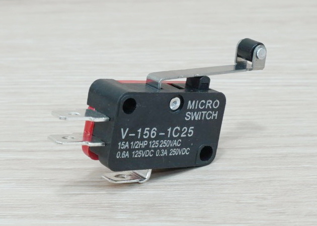 Omron Micro Limit Switch with 1" Roller Lever V-156-1C25 15A 125/250VAC #E66F