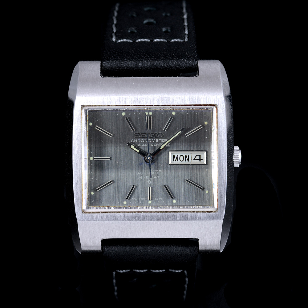 Seiko Hi-Beat Chronometer COSC 5626-5020 หน้าปัดสีเทา  ตัวเรือนสี่เหลี่ยมสีเหลี่ยมพื้นผ้า กระจกแท้ Automatic ขนาด  x 40 mm -  Crossthetime นาฬิกาวินเทจ : Inspired by 
